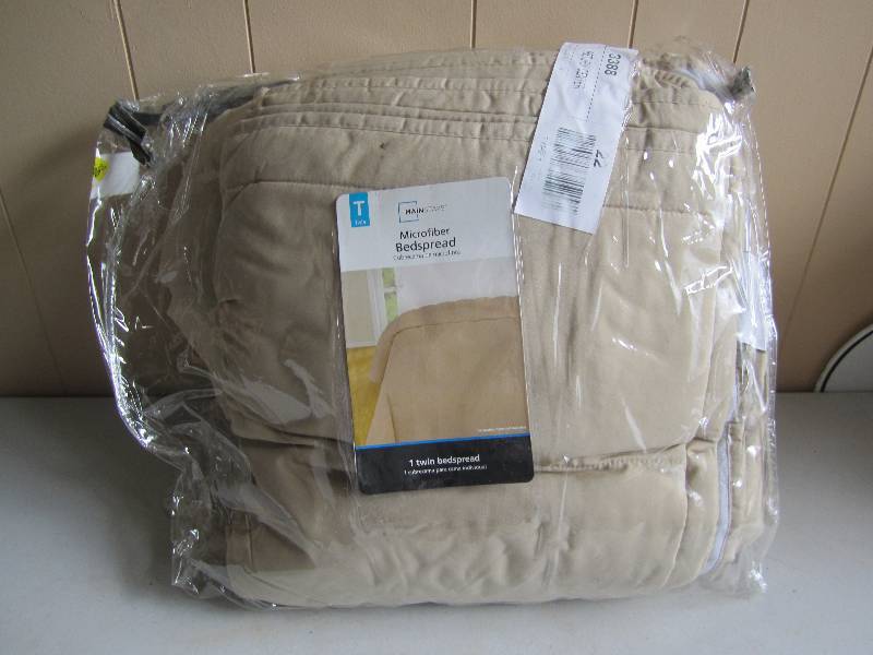 lot 12 image: one twin size bed spread micro fibe...