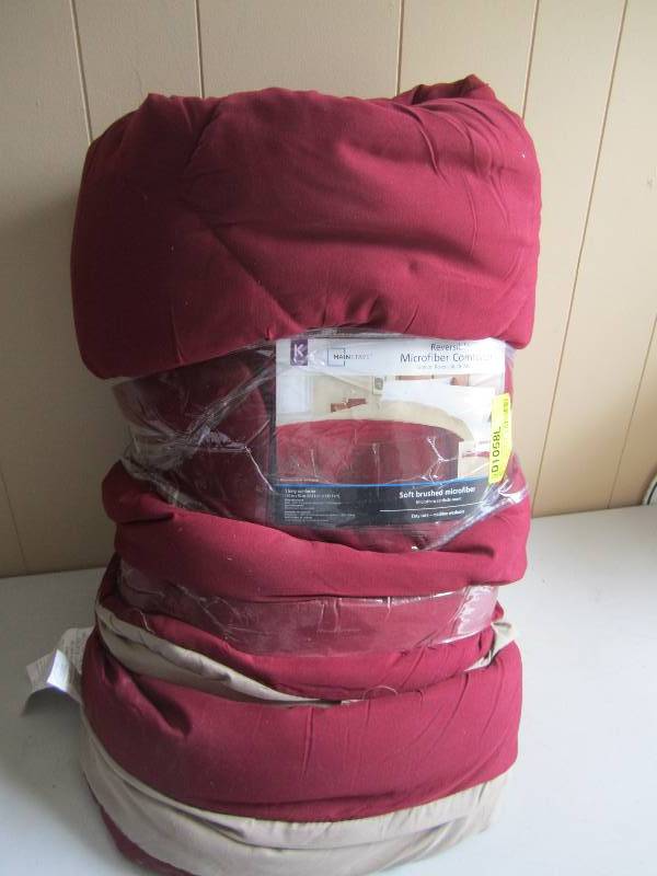 lot 13 image: very nice microfiber reversable kin...