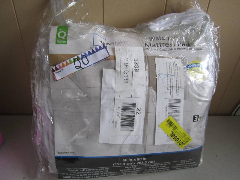 lot 20 image: queen size waterproof matress prote...