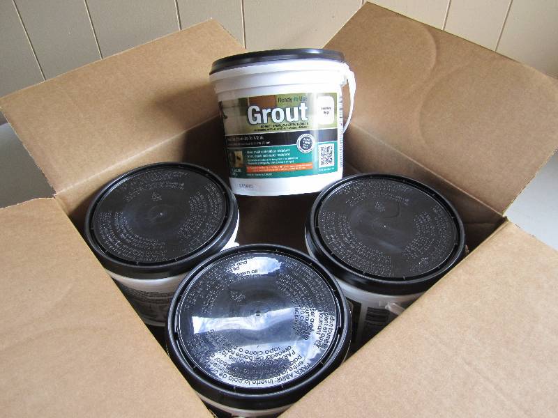 lot 33 image: Case of 4 12 gallon ready to use g...