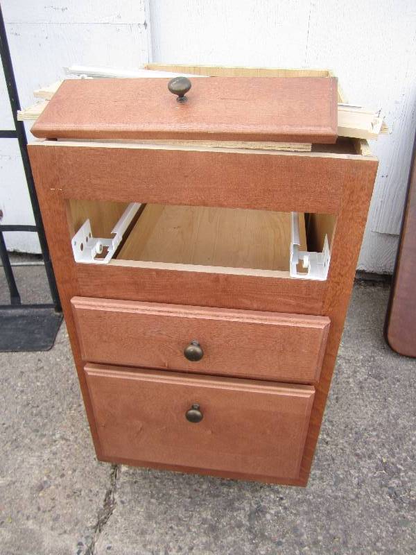 lot 97 image: Cabinet, one drawer is broken, coul...