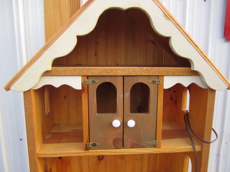 lot 184 image: House sheld, light in top peak.  25...