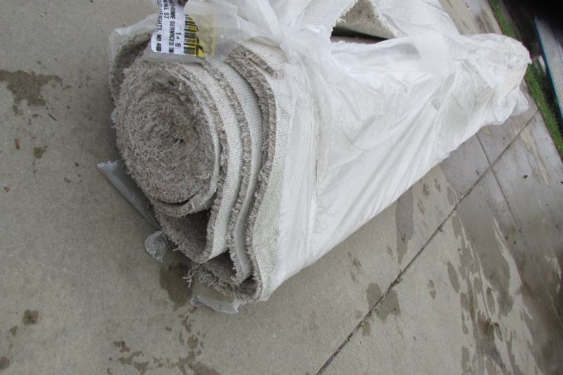 lot 185 image: Large roll of carpet, cut pile, new...
