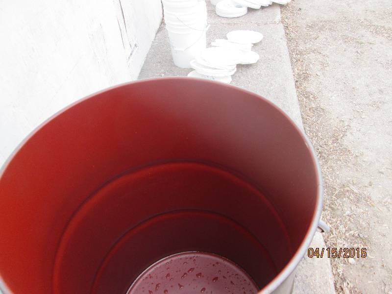 lot 302 image: 55 Gallon steel drum with sealing, latching, lockable lid, nice condition