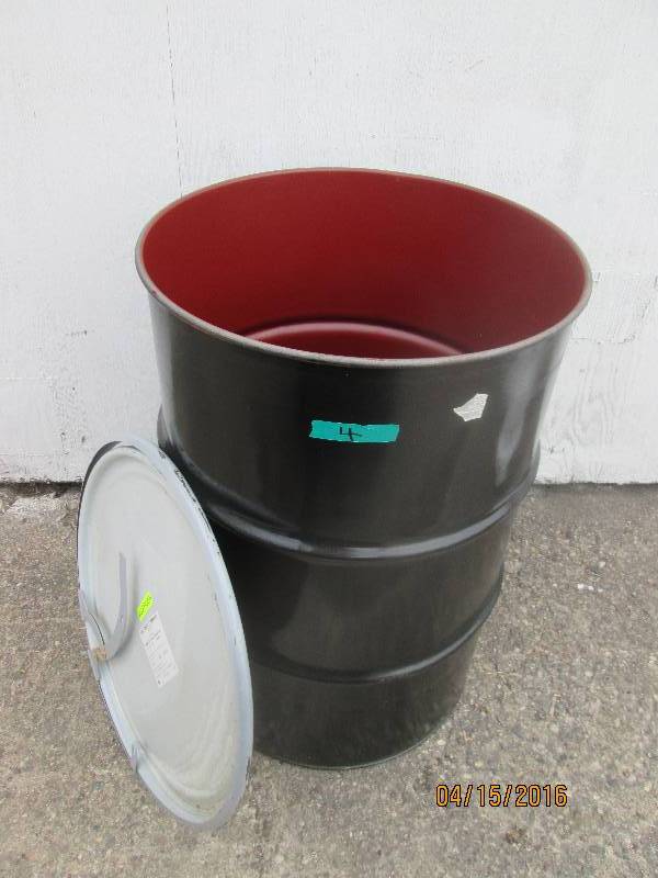 lot 304 image: 55 Gallon steel drum with sealing, latching, lockable lid, nice condition