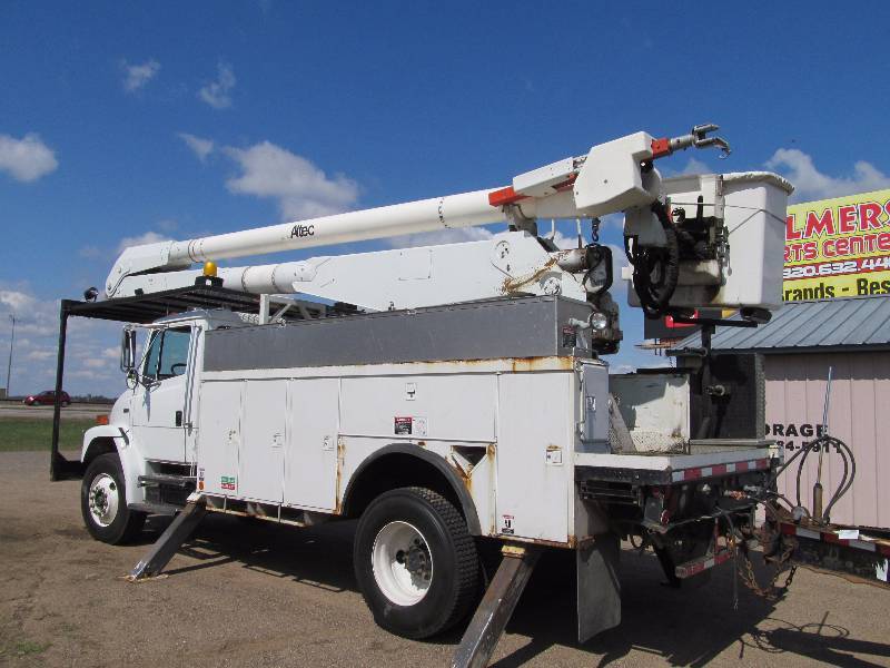 lot 1 image: 1999 Freightliner FL70