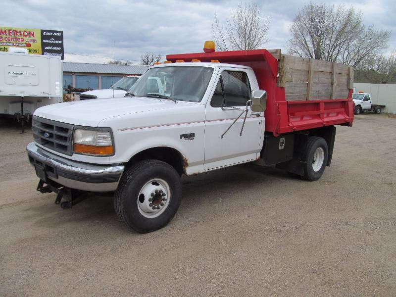 lot 4 image: 1997 Ford F-450 Super Duty