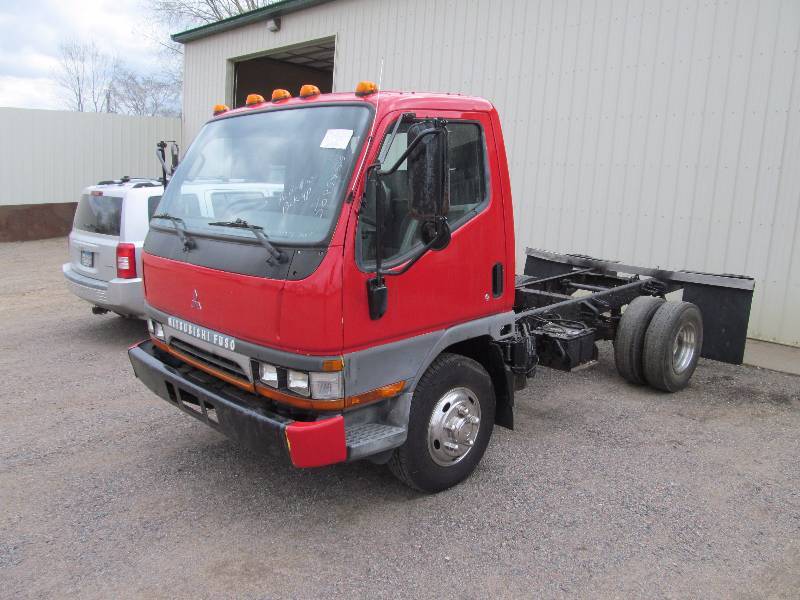 lot 5 image: 2003 Mitsubishi Fuso FE649