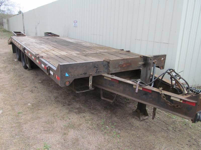 lot 7 image: 2001 Towmaster QC20