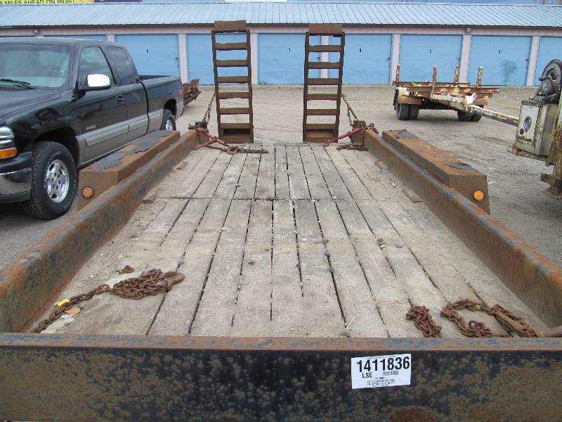 lot 8 image: 2002 Towmaster QT20