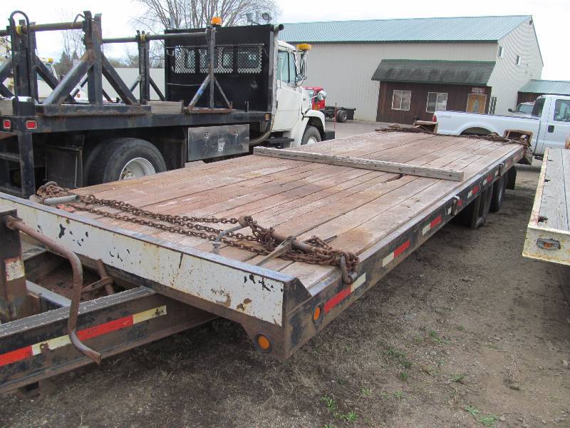 lot 9 image: 2000 Towmaster QC20