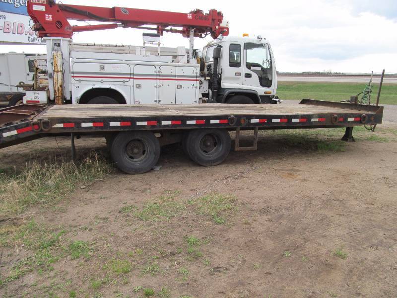 lot 11 image: 2004 Towmaster QC20