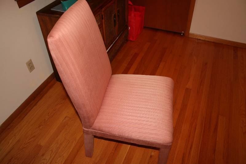 lot 8 image: Armless Chair