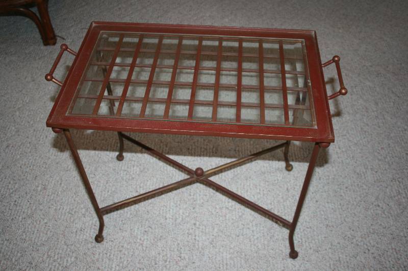 lot 10 image: Small Table