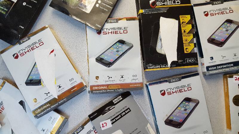 lot 14 image: Large lot of Cell phone screen protectors