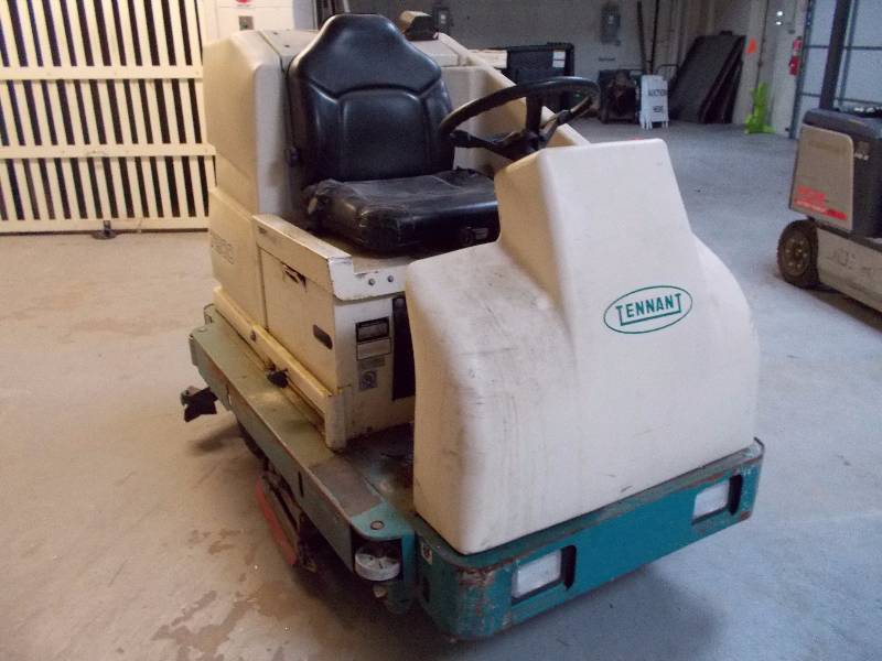 lot 113 image: Tennant 7200 Sweeper