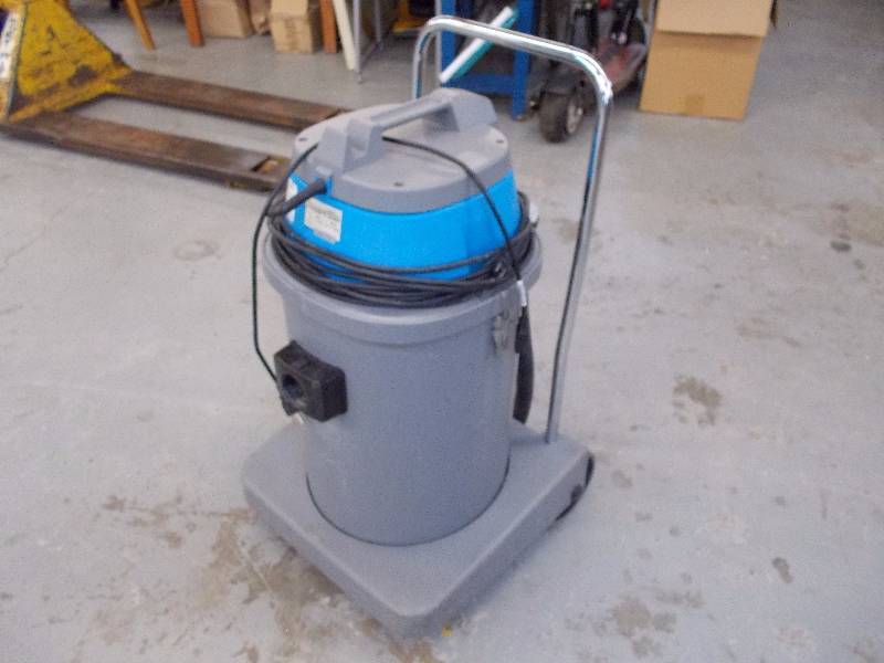 lot 114 image: Powr-Flite Wet Dry Vac