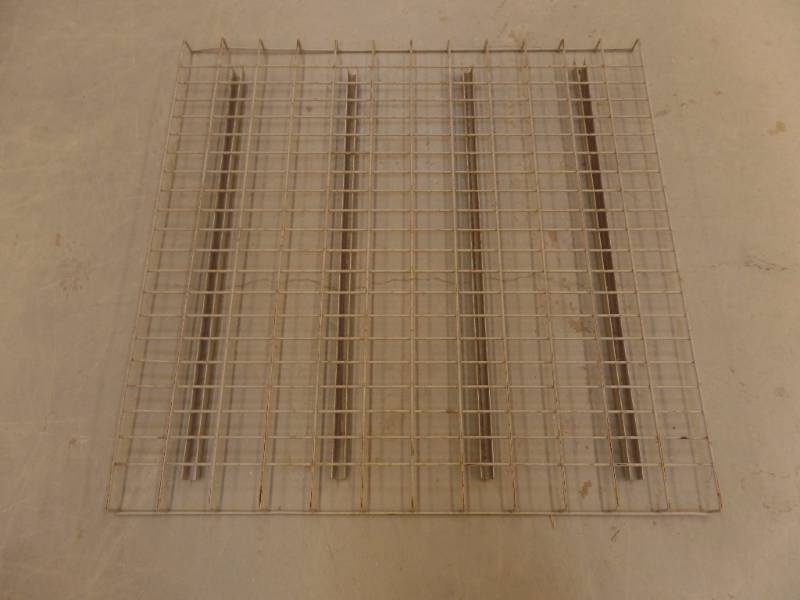 lot 112 image: Pallet Rack Wire Decking