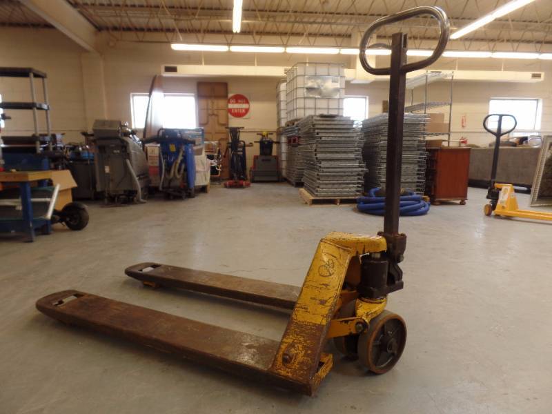 lot 118 image: Pallet Jack