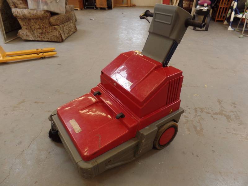 lot 120 image: Floor Sweeper