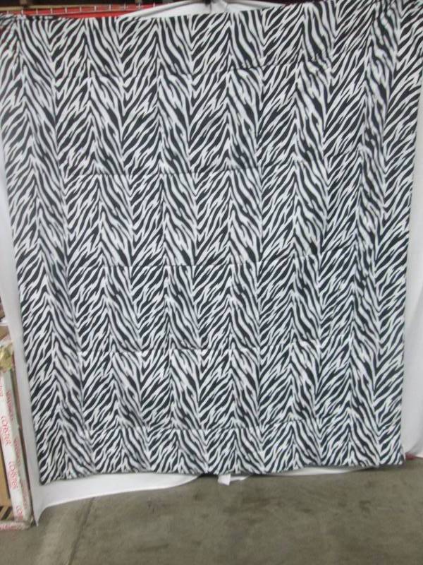 Alcove Solid Color Reversible Comforter - Full