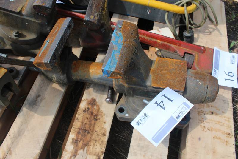 lot 14 image: Bench Vice