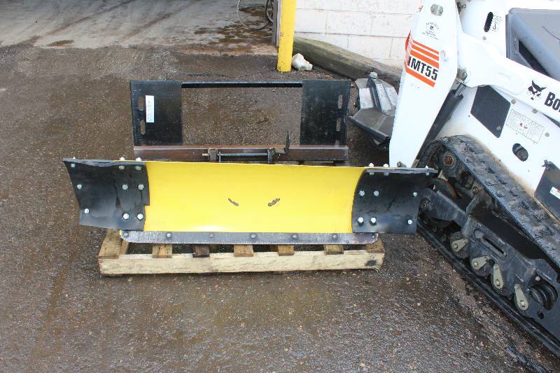 lot 1C image: John Deere 44 Front Blade wquick attach plate