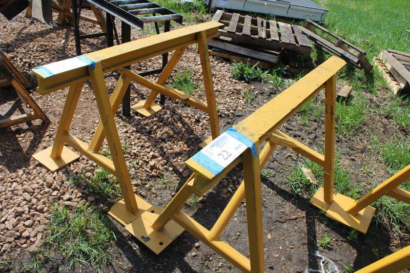 lot 22 image: Lot of (2) Metal Saw Horses