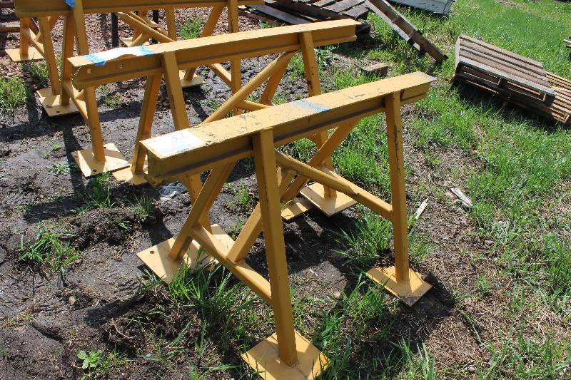 lot 23 image: Lot of (2) Metal Saw Horses