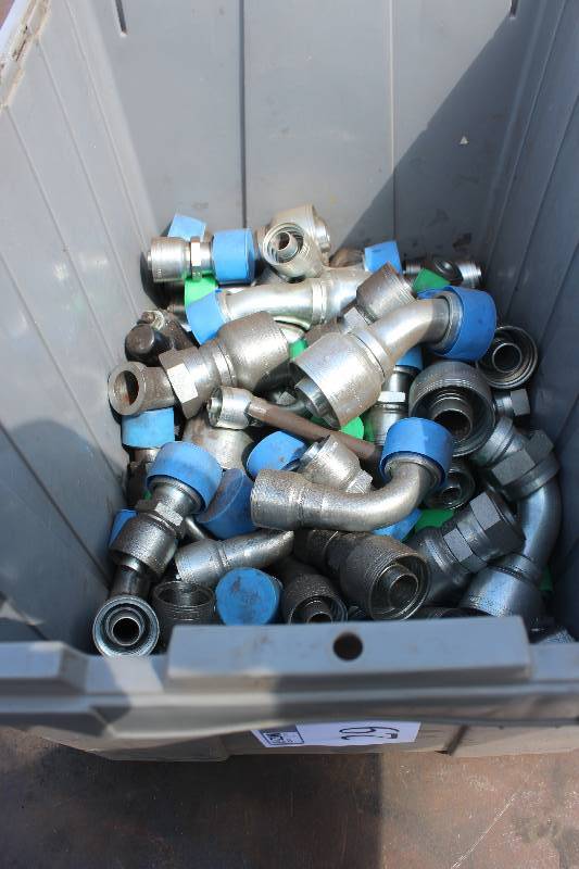 lot 29 image: Box Lot of Pipe Fittings