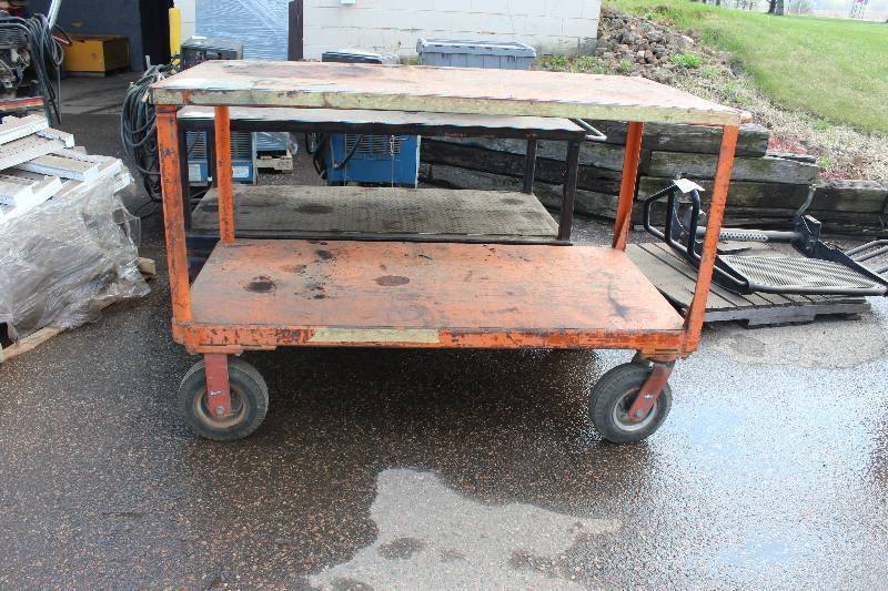 lot 27 image: Commercial Rolling Utility Cart