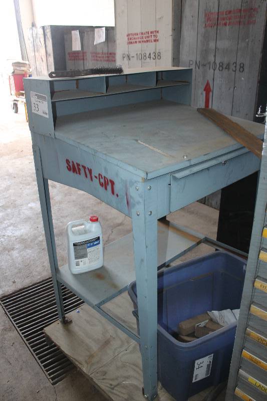 lot 33 image: Service Desk