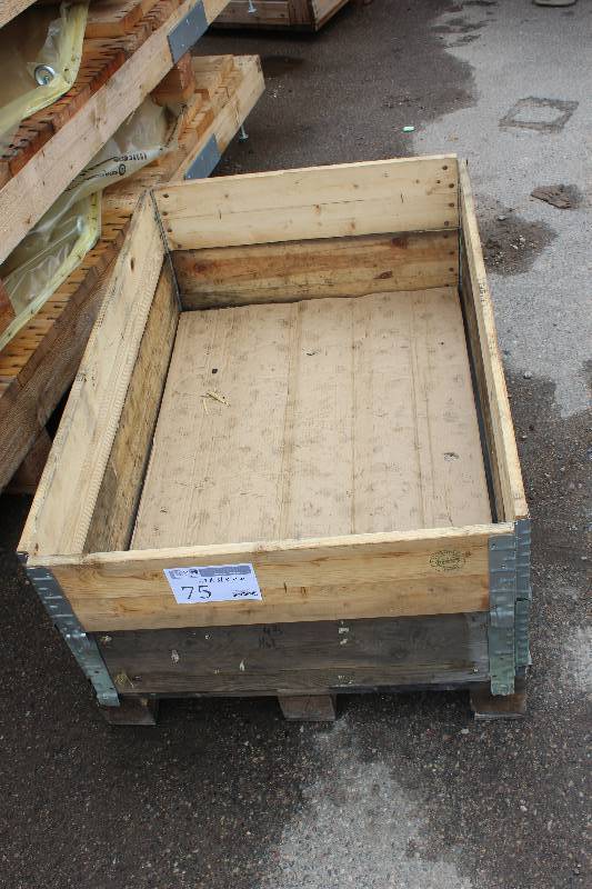 lot 75 image: Open Top Wood Box