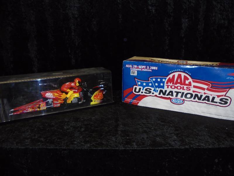 MAC TOOLS Suzuki RT Challenge Racing Bike 19 Scale, Pro Stock, Action Collectible Diecast