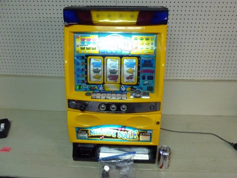 lot 4 image: Token Slot Machine