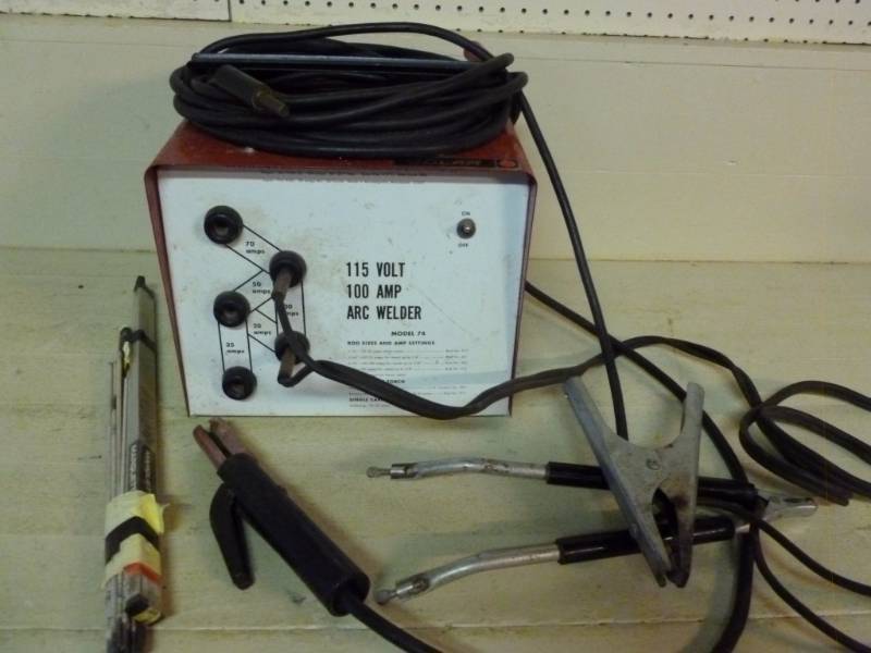 lot 7 image: Portable Arc Welder