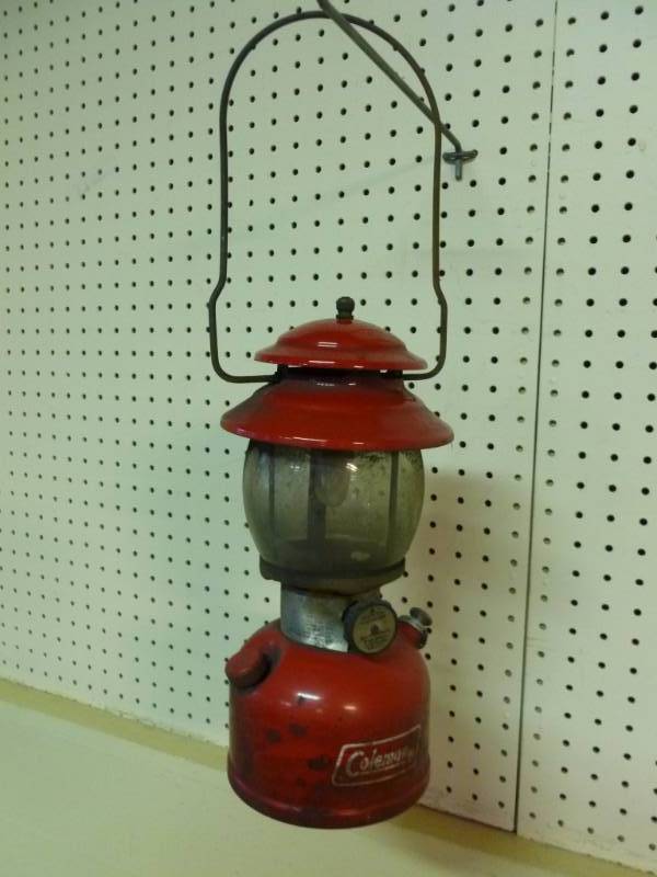 lot 8 image: Vintage Coleman Lantern
