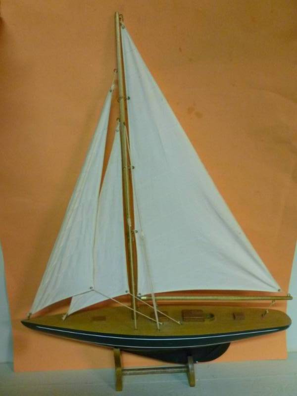 lot 18 image: Sailing Ship Decoration