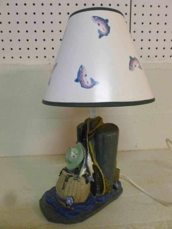 lot 21 image: Fishing Themed Lamp