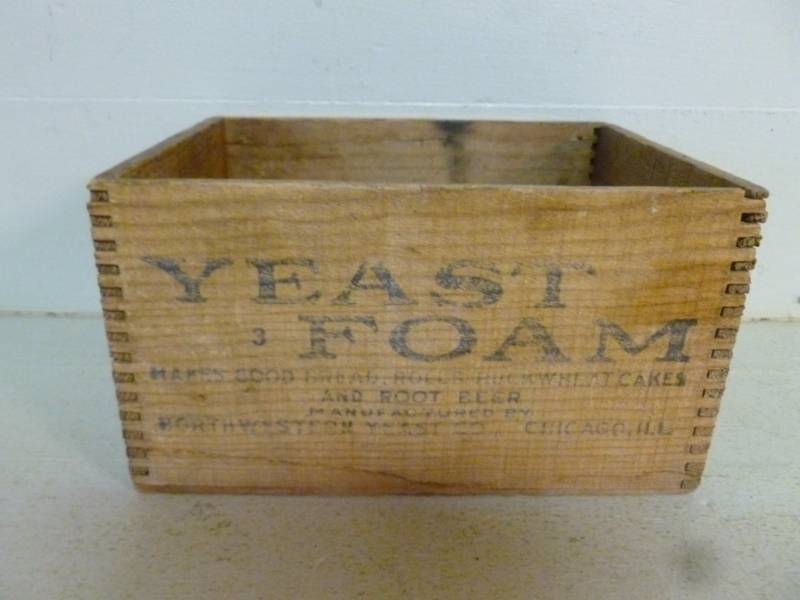lot 22 image: Vintage Wooden Box