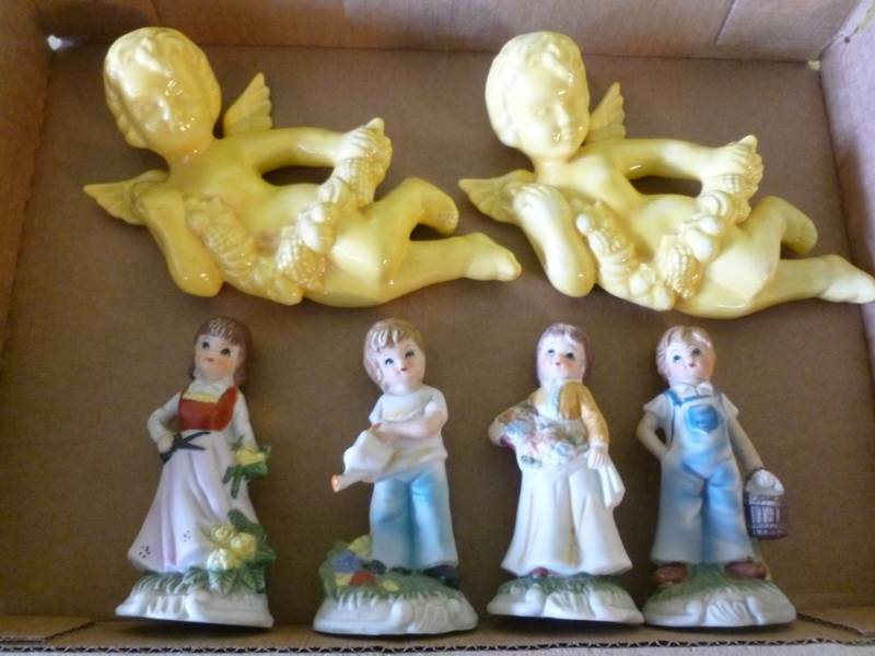 lot 76 image: Decorative