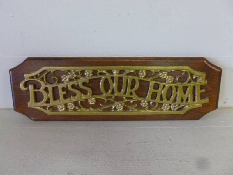 lot 77 image: Decorative