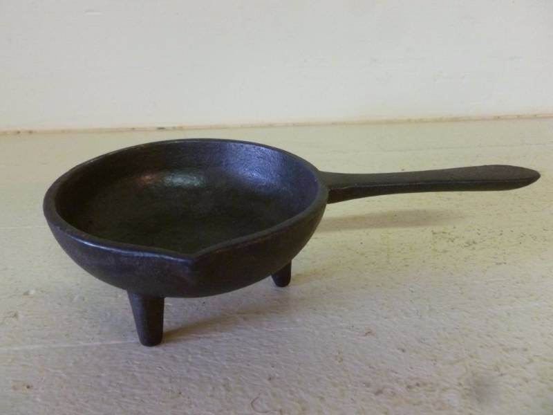 lot 78 image: Cast Iron Bullet Ladle