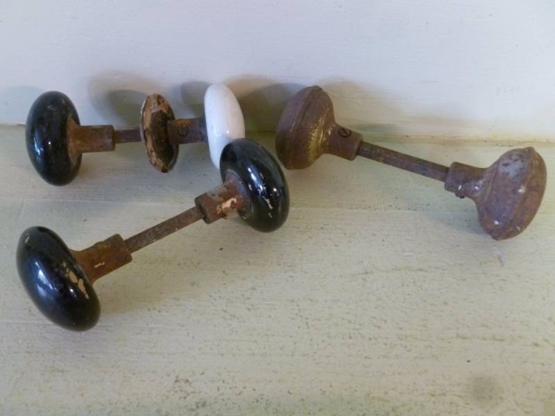 lot 82 image: Antique Doorknobs