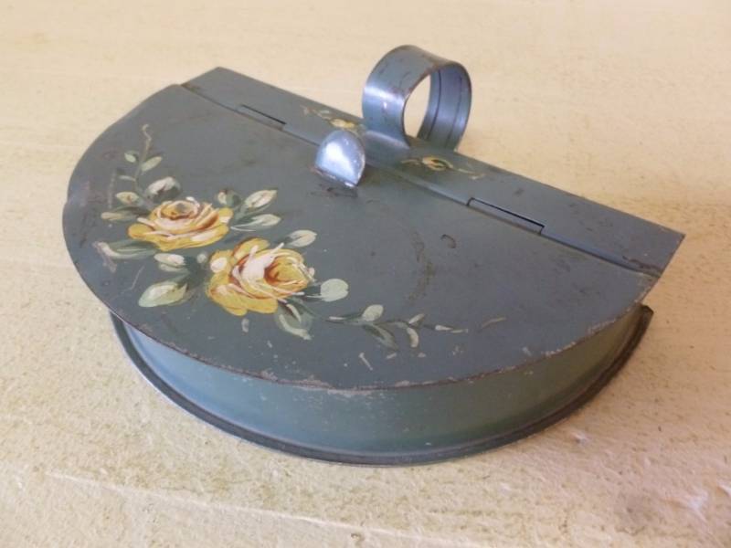 lot 84 image: Vintage Crumb Pan