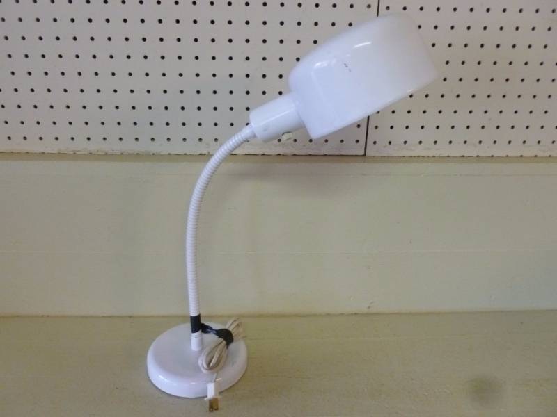 lot 101 image: Desk Lamp