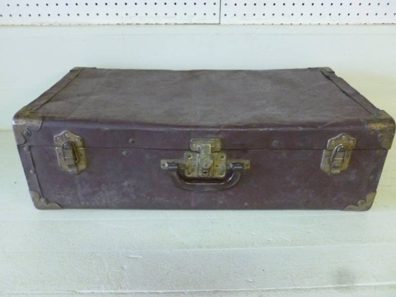 lot 102 image: Vintage Luggage