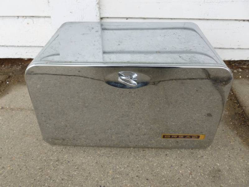 lot 104 image: Vintage Kitchen