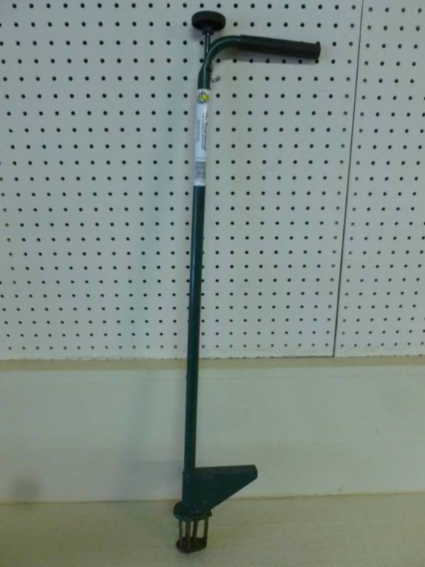 lot 112 image: Lawn And Garden Item