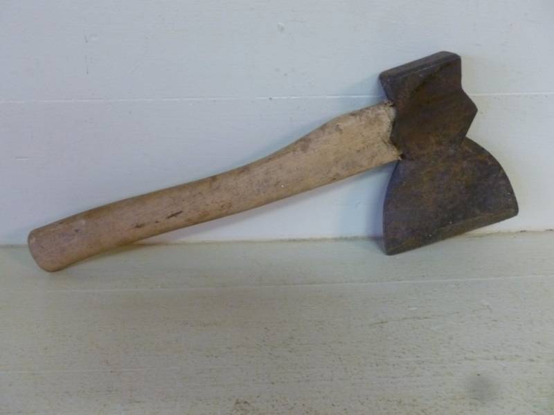 lot 157 image: Camp Ax